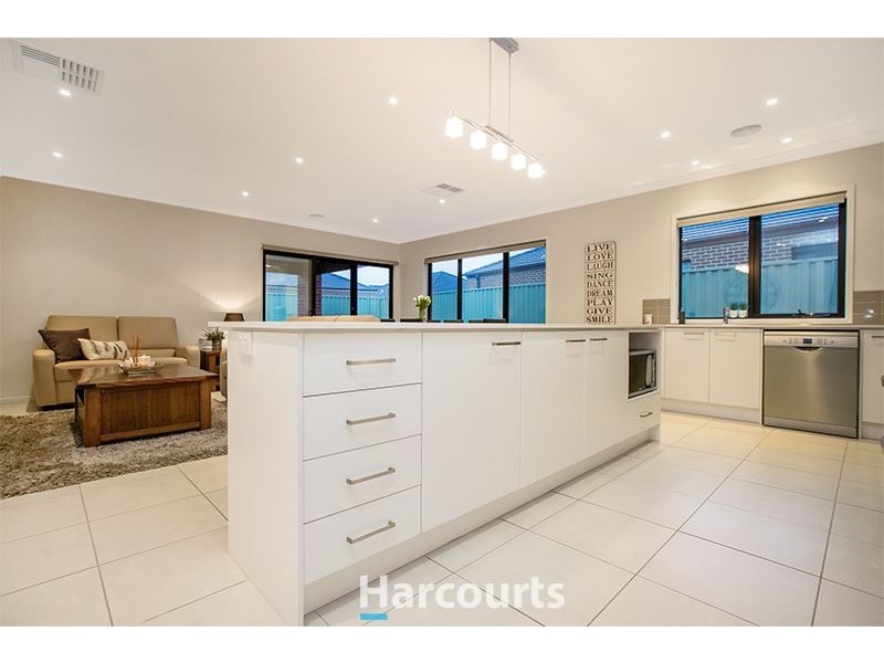 88 Dusseldorp Avenue, Pakenham VIC 3810