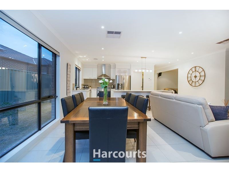 88 Dusseldorp Avenue, Pakenham VIC 3810