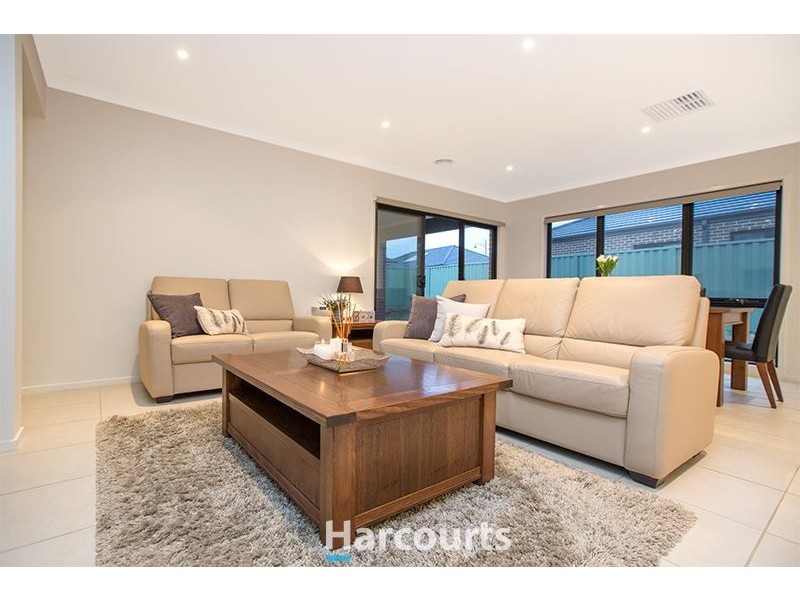 88 Dusseldorp Avenue, Pakenham VIC 3810