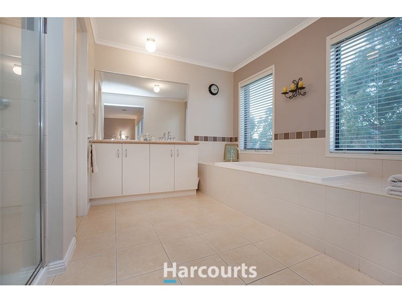 9 Hopkins Pass, Pakenham VIC 3810