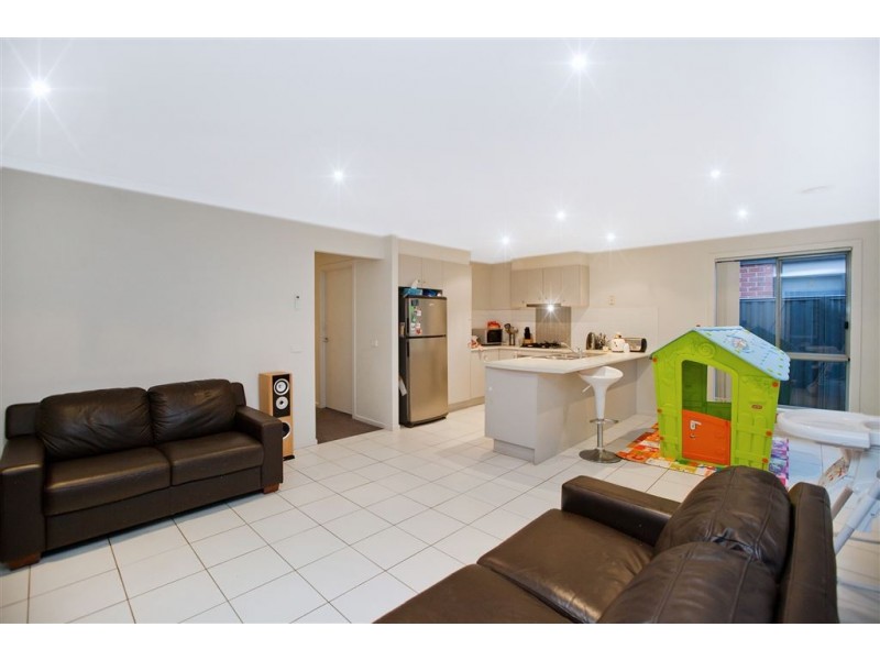 10 Seville Street, Pakenham VIC 3810