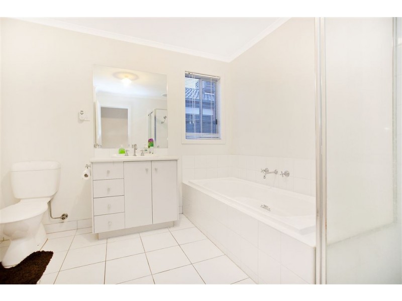 10 Seville Street, Pakenham VIC 3810