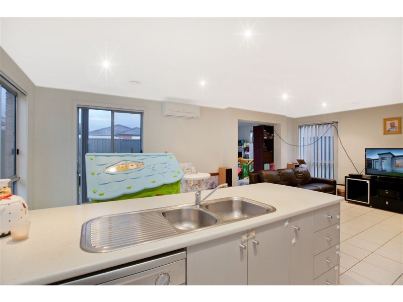 10 Seville Street, Pakenham VIC 3810