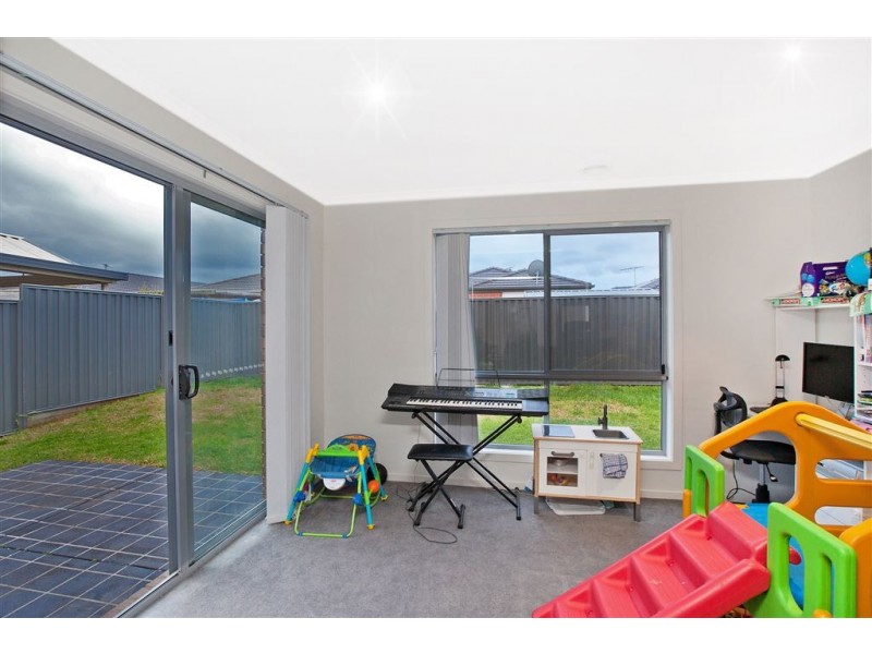 10 Seville Street, Pakenham VIC 3810