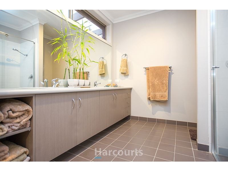 5 Daphne Court, Pakenham VIC 3810