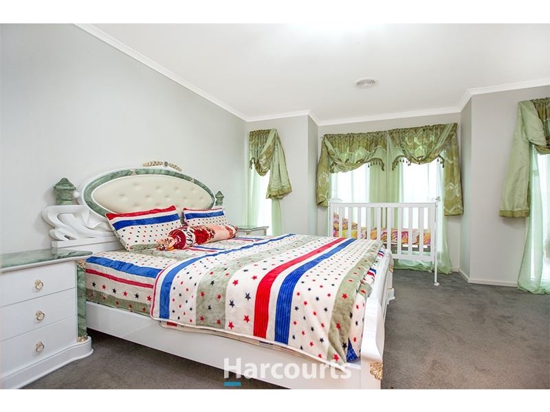 8 Sweet Gum Court, Pakenham VIC 3810