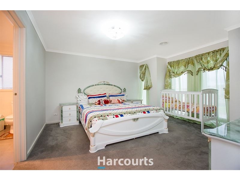 8 Sweet Gum Court, Pakenham VIC 3810
