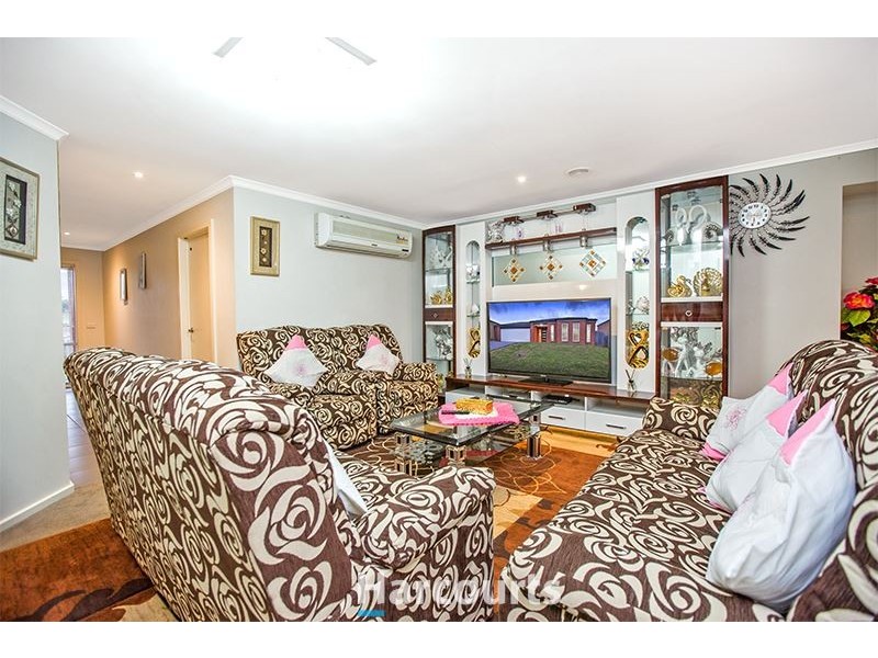 8 Sweet Gum Court, Pakenham VIC 3810