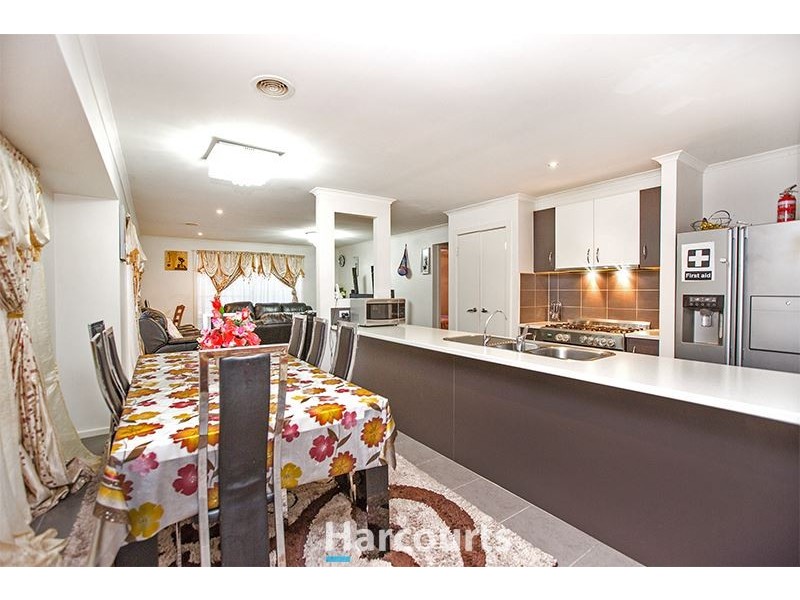 8 Sweet Gum Court, Pakenham VIC 3810