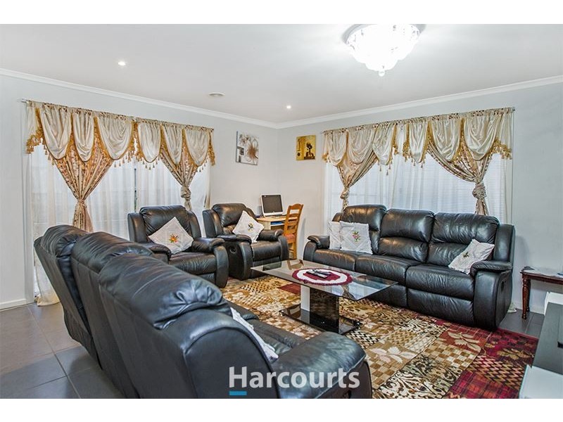 8 Sweet Gum Court, Pakenham VIC 3810