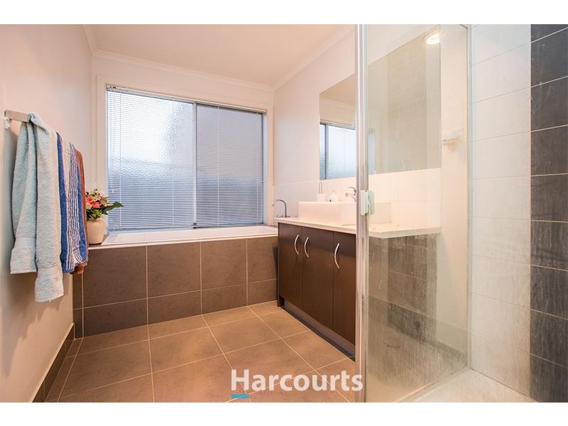 8 Sweet Gum Court, Pakenham VIC 3810