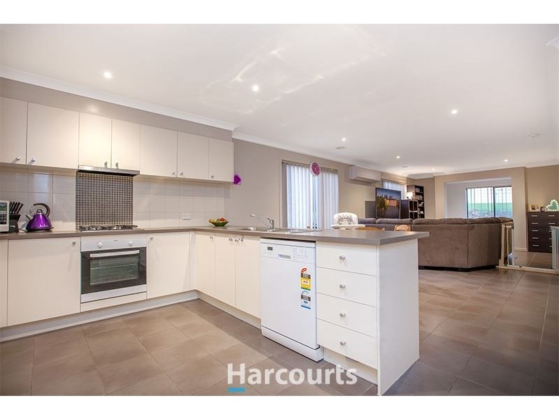 38 Wild Cherry Avenue, Pakenham VIC 3810