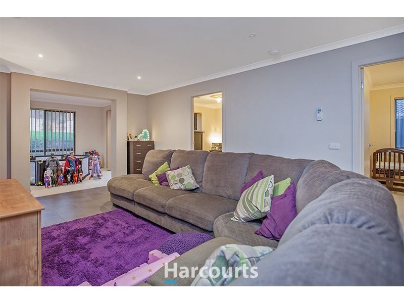 38 Wild Cherry Avenue, Pakenham VIC 3810