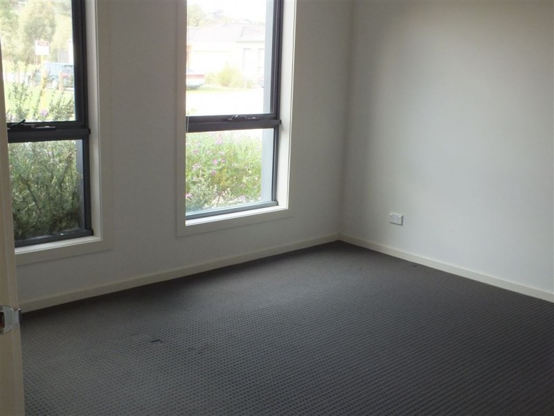 10 Elderberry Way, Pakenham VIC 3810