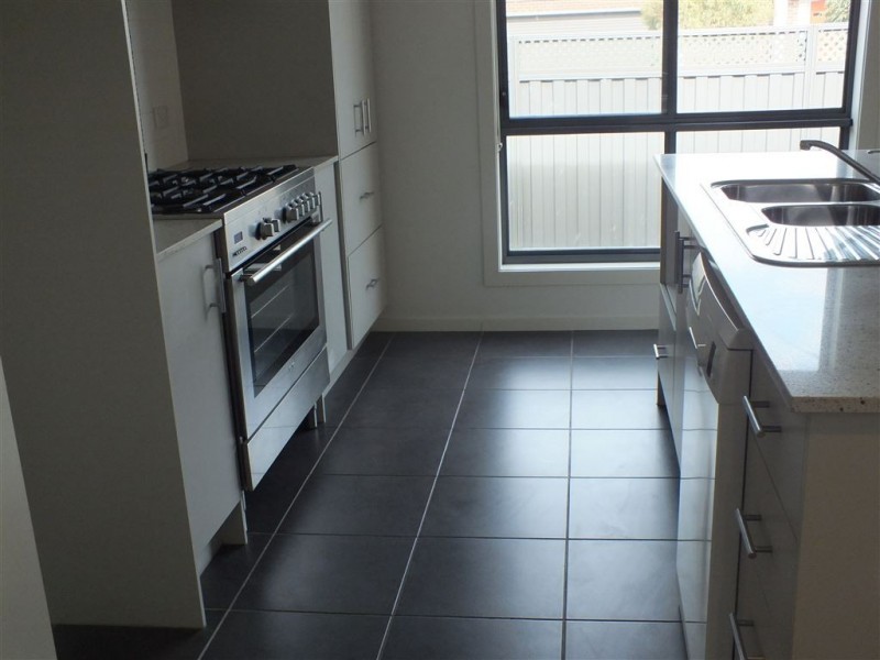 10 Elderberry Way, Pakenham VIC 3810