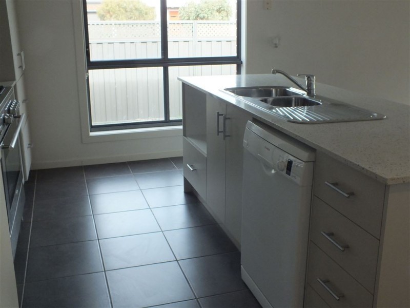 10 Elderberry Way, Pakenham VIC 3810