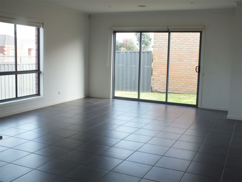 10 Elderberry Way, Pakenham VIC 3810