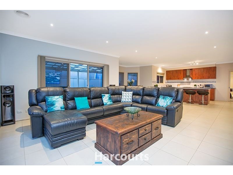 15 Wonboyn Close, Pakenham VIC 3810