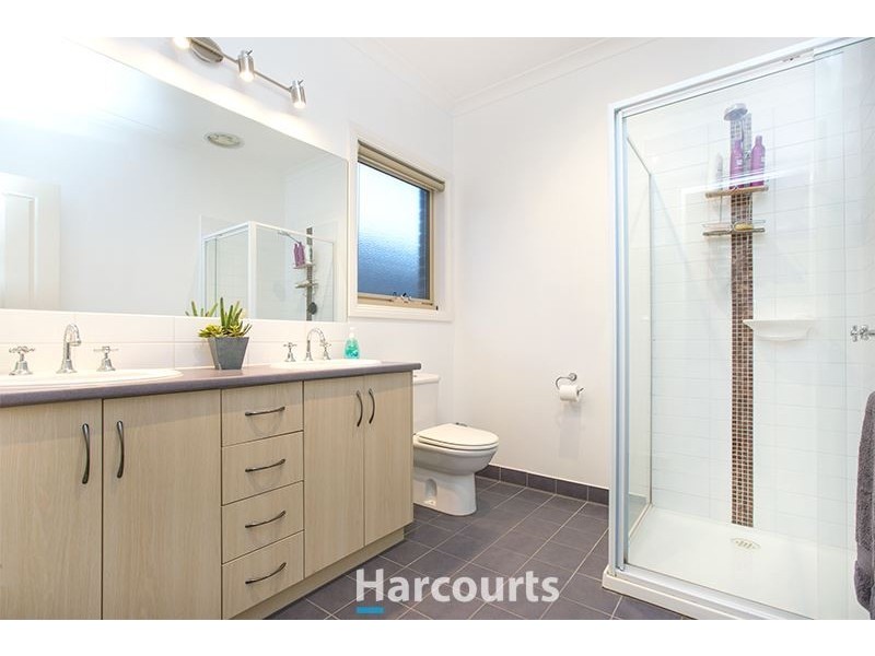 15 Wonboyn Close, Pakenham VIC 3810