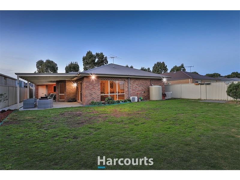 15 Wonboyn Close, Pakenham VIC 3810