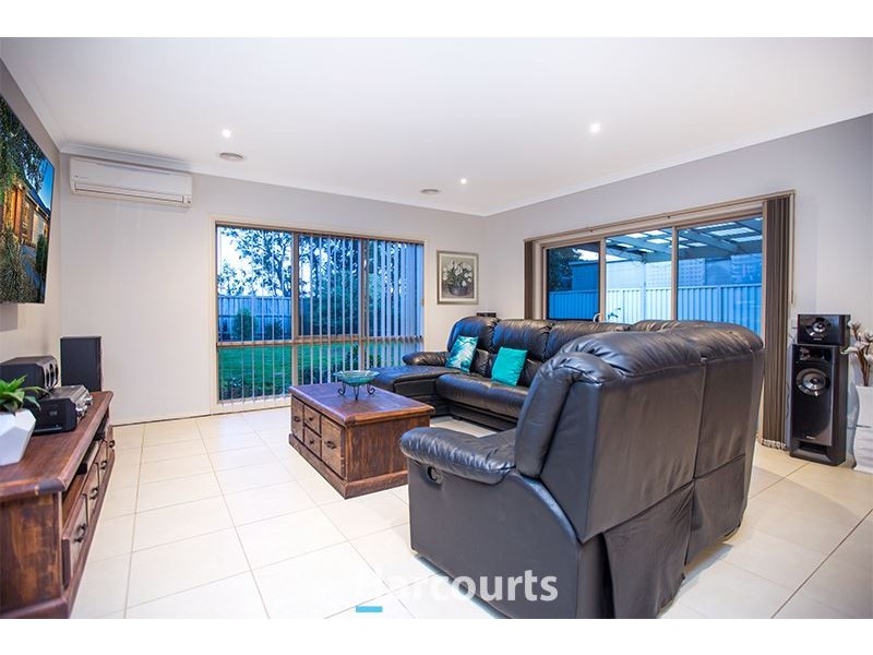 15 Wonboyn Close, Pakenham VIC 3810