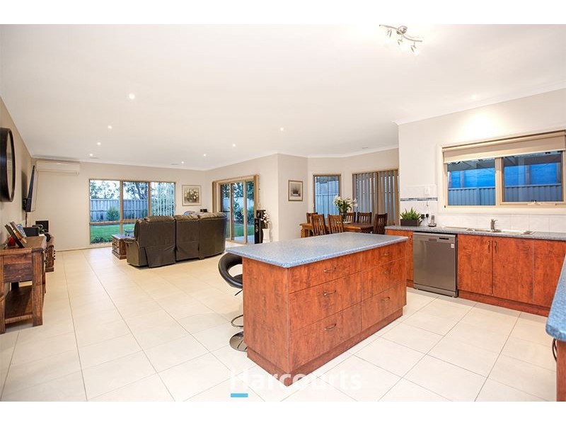 15 Wonboyn Close, Pakenham VIC 3810