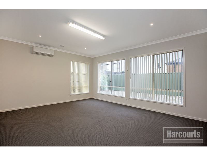 15 Golden Green Street, Pakenham VIC 3810