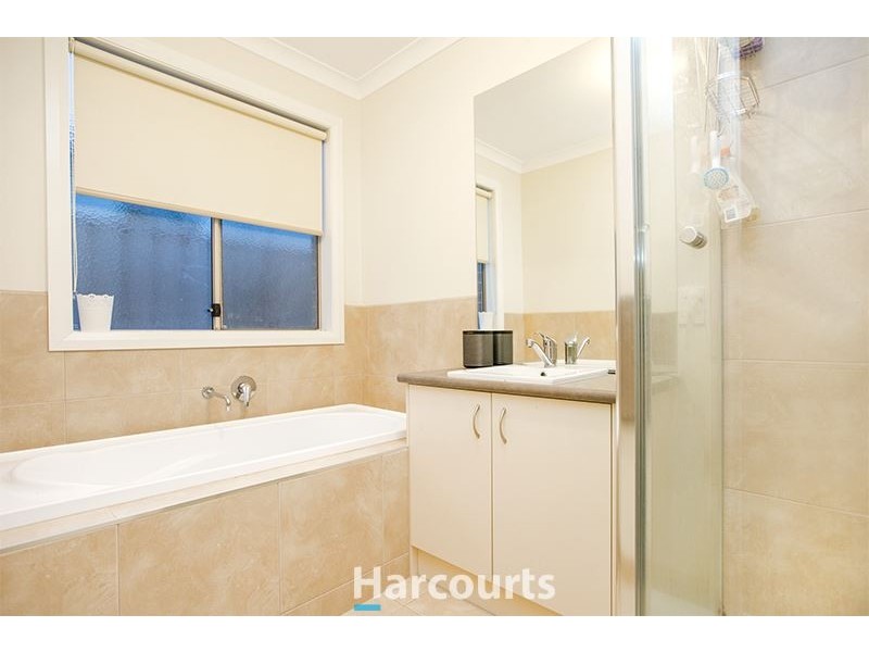 13 Hamish Avenue, Pakenham VIC 3810