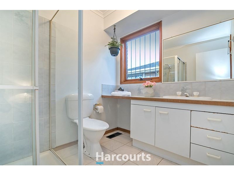 8 Salignus Court, Narre Warren VIC 3805