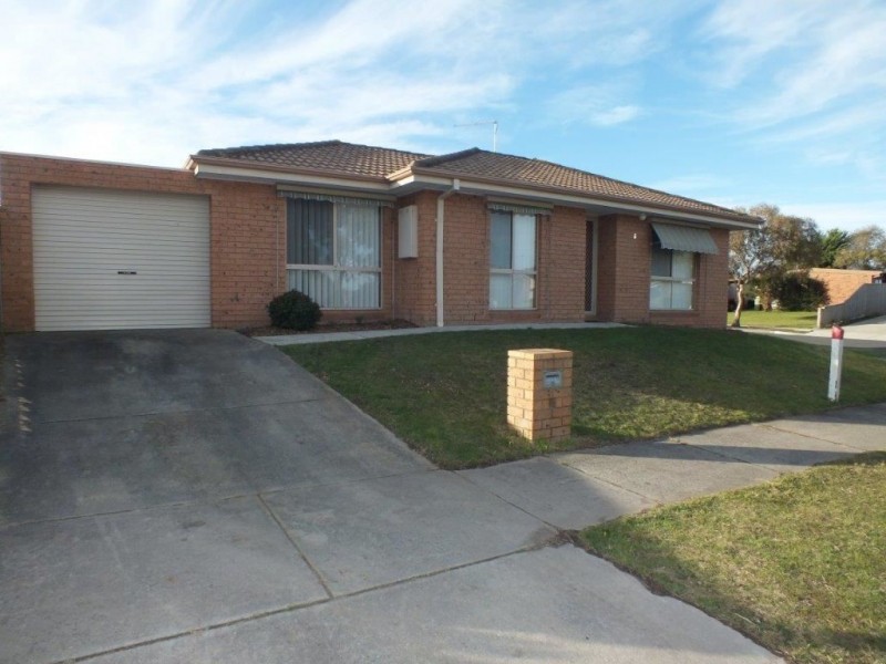 1/2 Lorraine Court, Pakenham VIC 3810