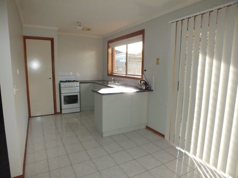 1/2 Lorraine Court, Pakenham VIC 3810