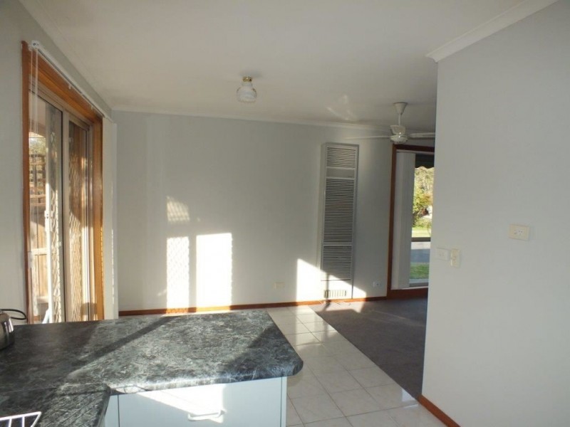 1/2 Lorraine Court, Pakenham VIC 3810