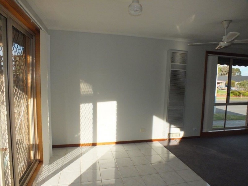 1/2 Lorraine Court, Pakenham VIC 3810