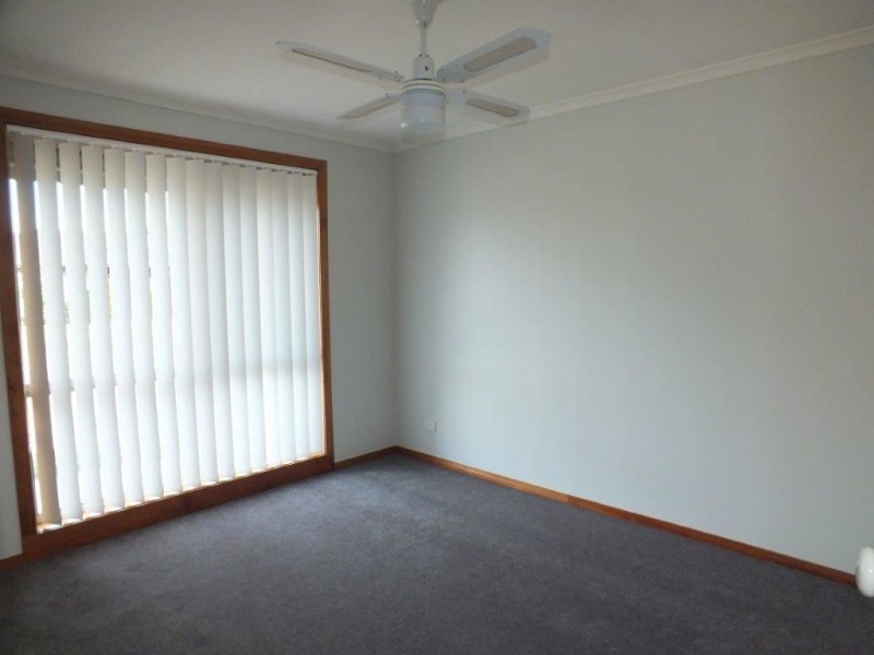 1/2 Lorraine Court, Pakenham VIC 3810