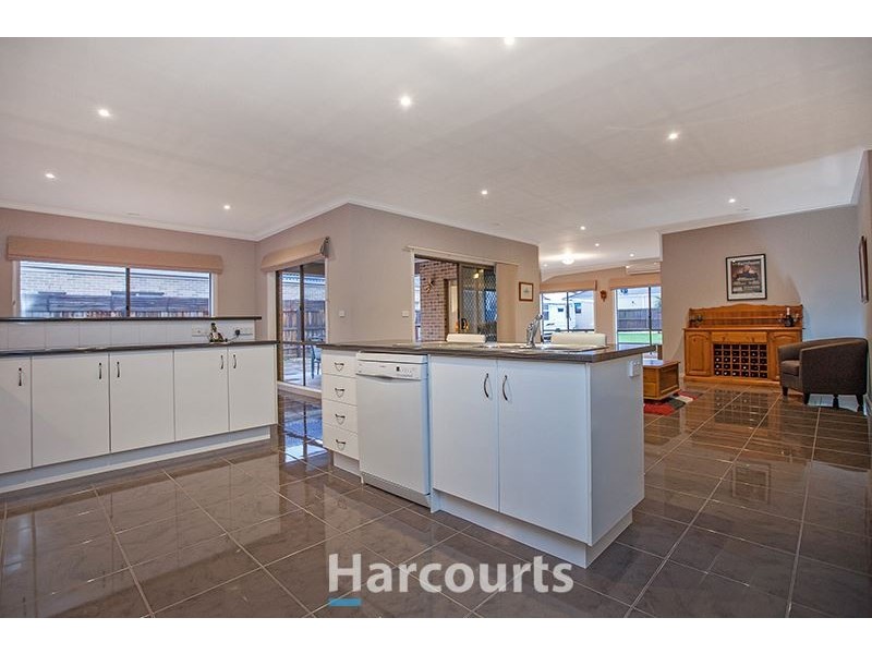 8 Lavender Avenue, Pakenham VIC 3810