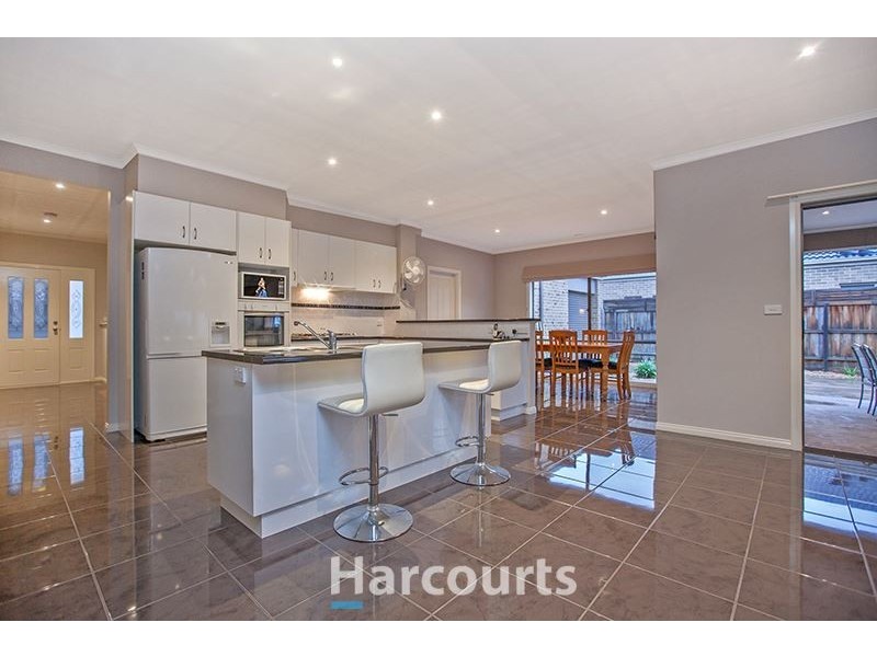 8 Lavender Avenue, Pakenham VIC 3810