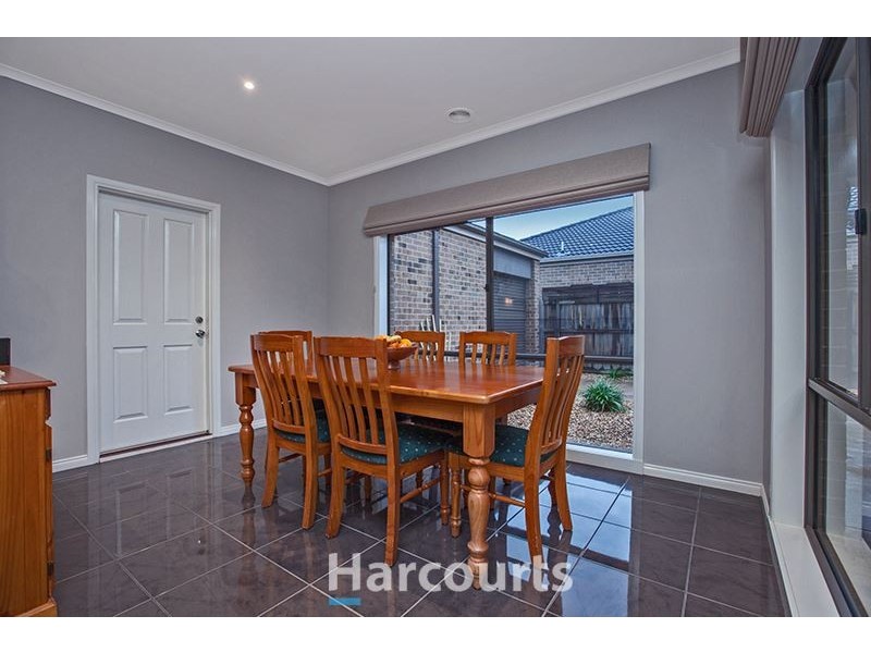 8 Lavender Avenue, Pakenham VIC 3810