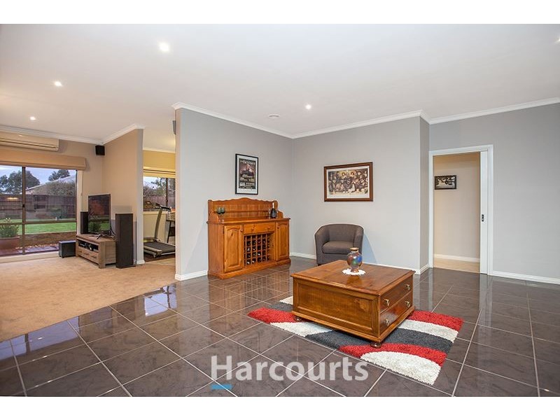 8 Lavender Avenue, Pakenham VIC 3810