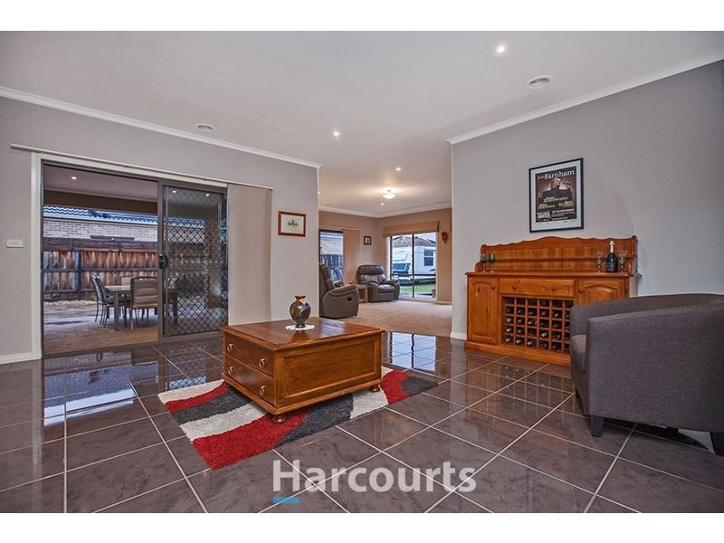 8 Lavender Avenue, Pakenham VIC 3810