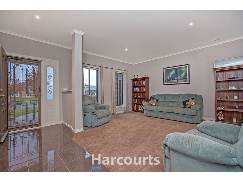 8 Lavender Avenue, Pakenham VIC 3810