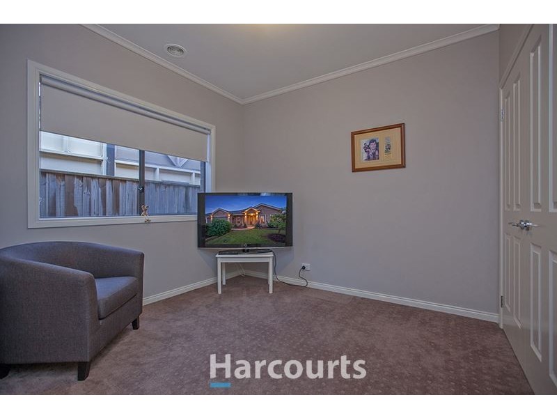 8 Lavender Avenue, Pakenham VIC 3810