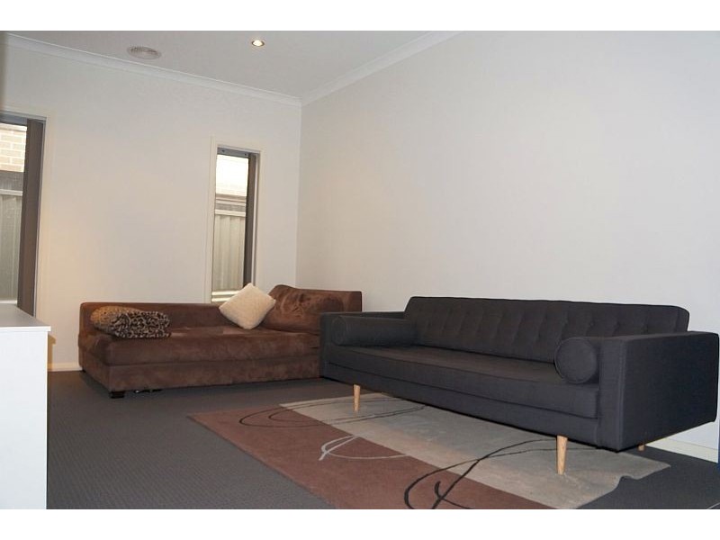 35 Cormorant Parade, Pakenham VIC 3810