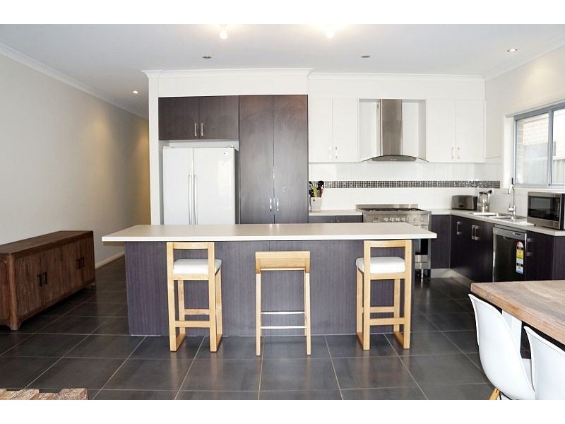 35 Cormorant Parade, Pakenham VIC 3810