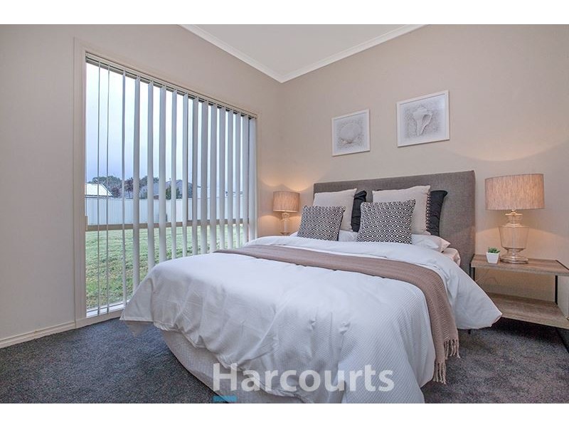 14 Wonboyn Close, Pakenham VIC 3810