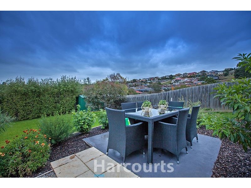 37 Meaby Drive, Pakenham VIC 3810