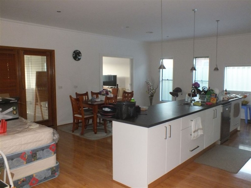 17 Golden Green Street, Pakenham VIC 3810