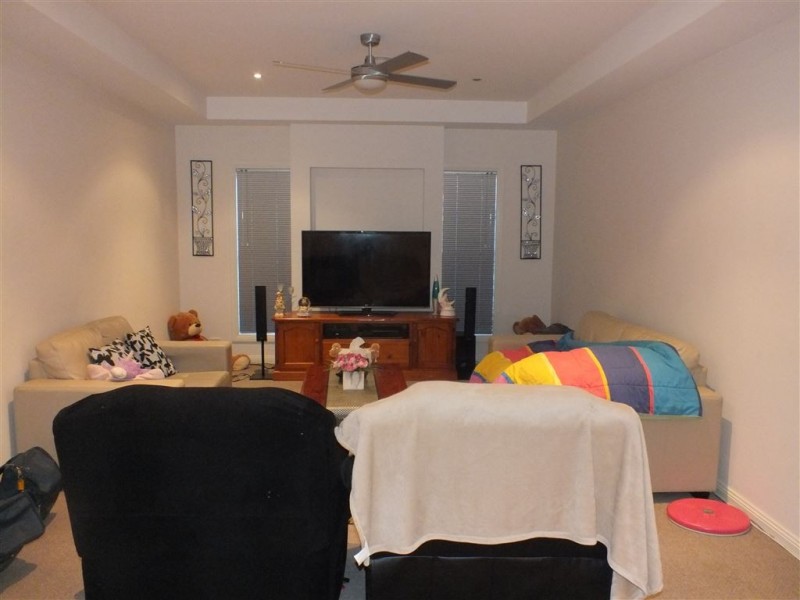 17 Golden Green Street, Pakenham VIC 3810