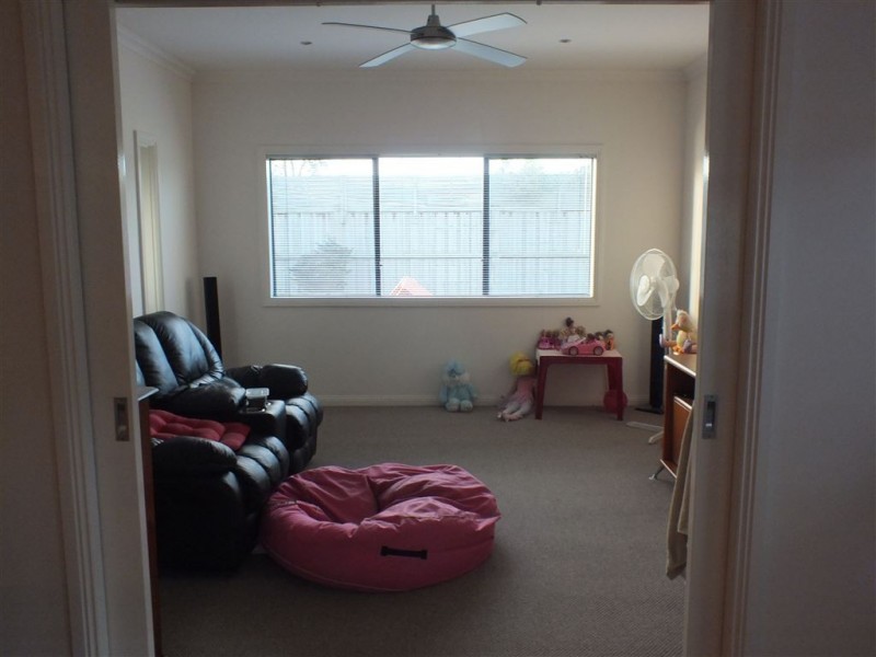 17 Golden Green Street, Pakenham VIC 3810