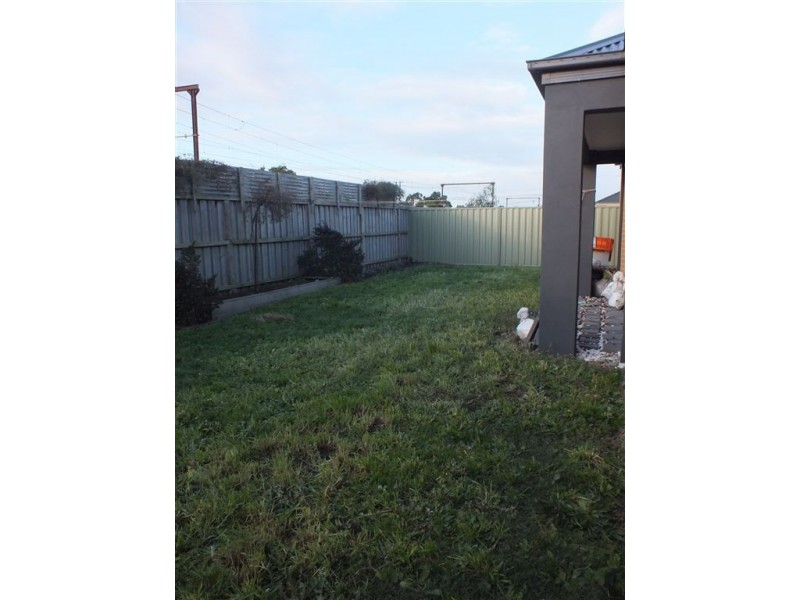 17 Golden Green Street, Pakenham VIC 3810