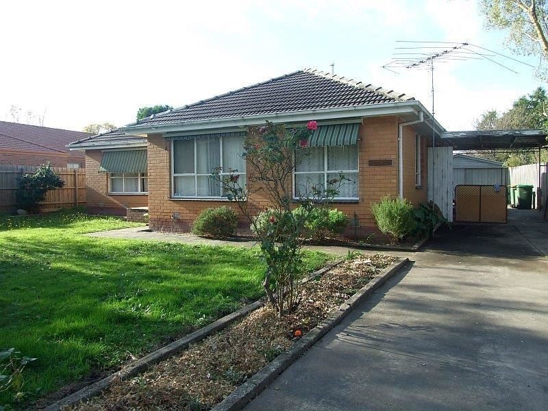 18 Henry Street, Pakenham VIC 3810